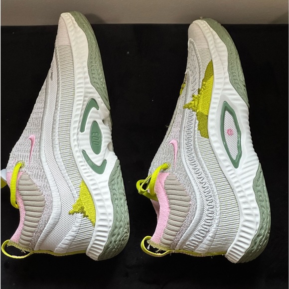 NEW Nike Cosmic Unity 3 Pink/Green Casual Sneaker - Womens US 9.5 | Mens 8 US - Picture 5 of 9